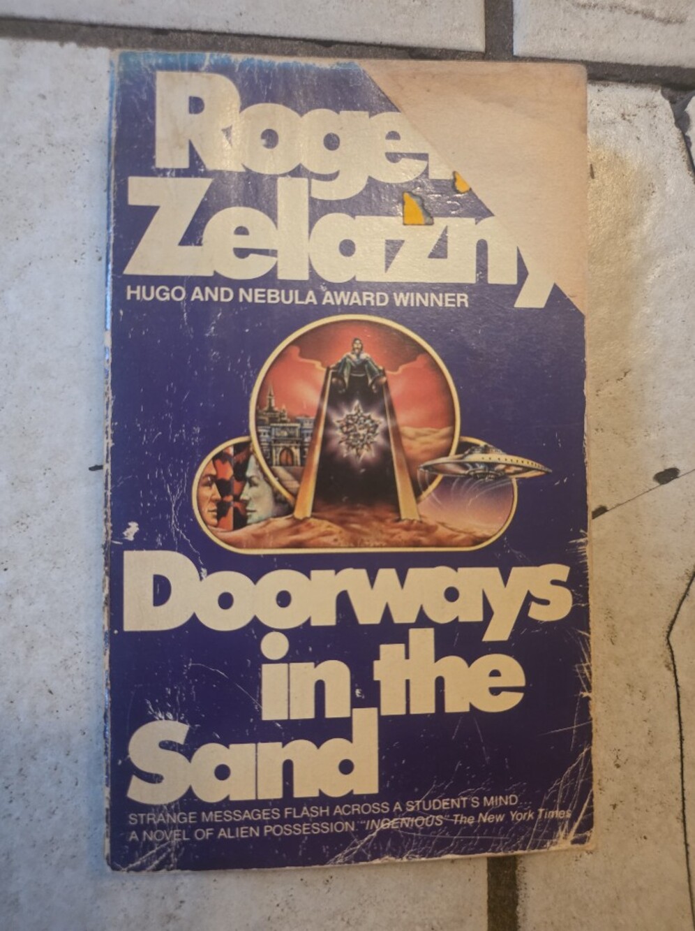 Doorways in the Sand - Roger Zelazny - 1st US paperback, Avon Books, 1977